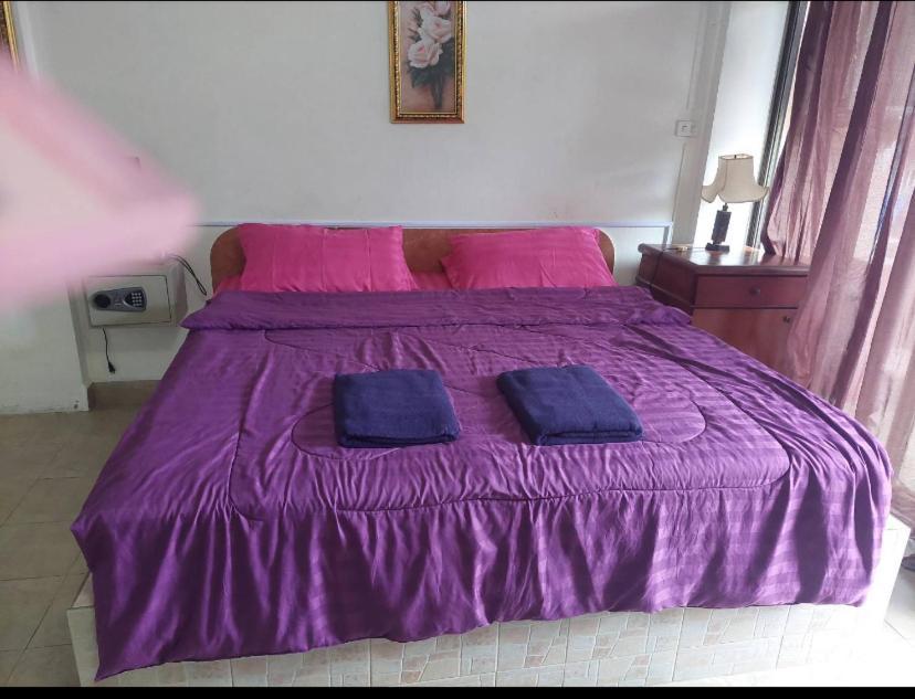 Pluemchai Guesthouse Praia de Jomtien Exterior foto