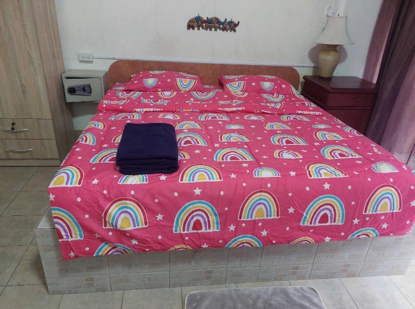 Pluemchai Guesthouse Praia de Jomtien Exterior foto