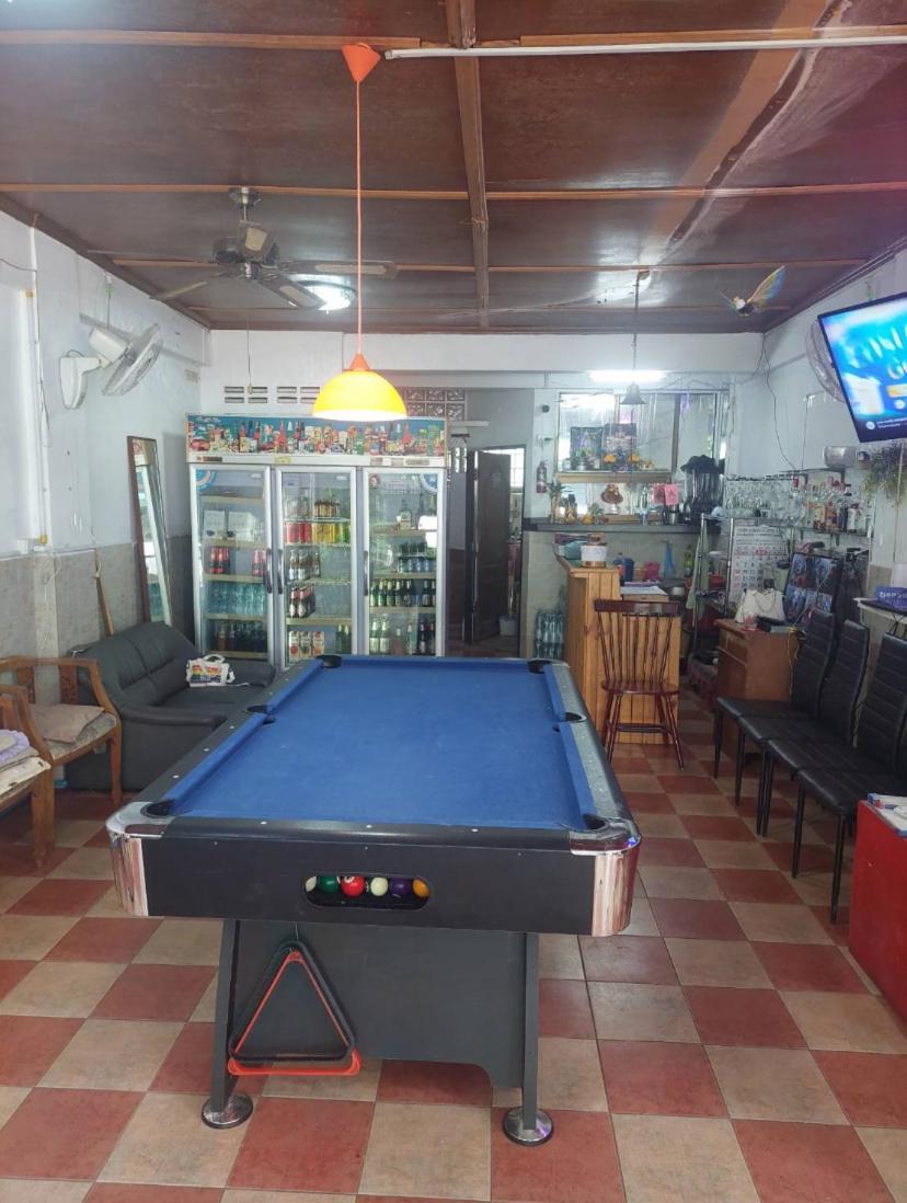 Pluemchai Guesthouse Praia de Jomtien Exterior foto