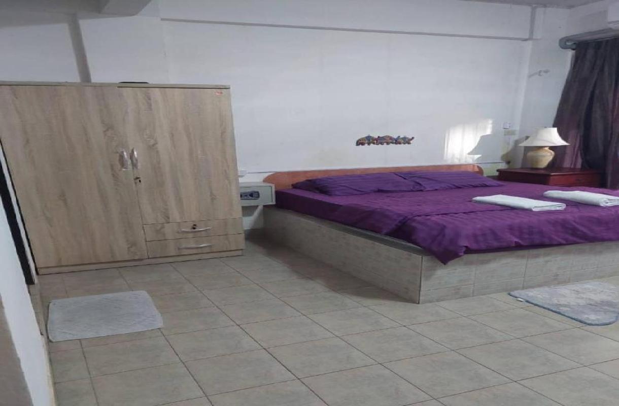 Pluemchai Guesthouse Praia de Jomtien Exterior foto
