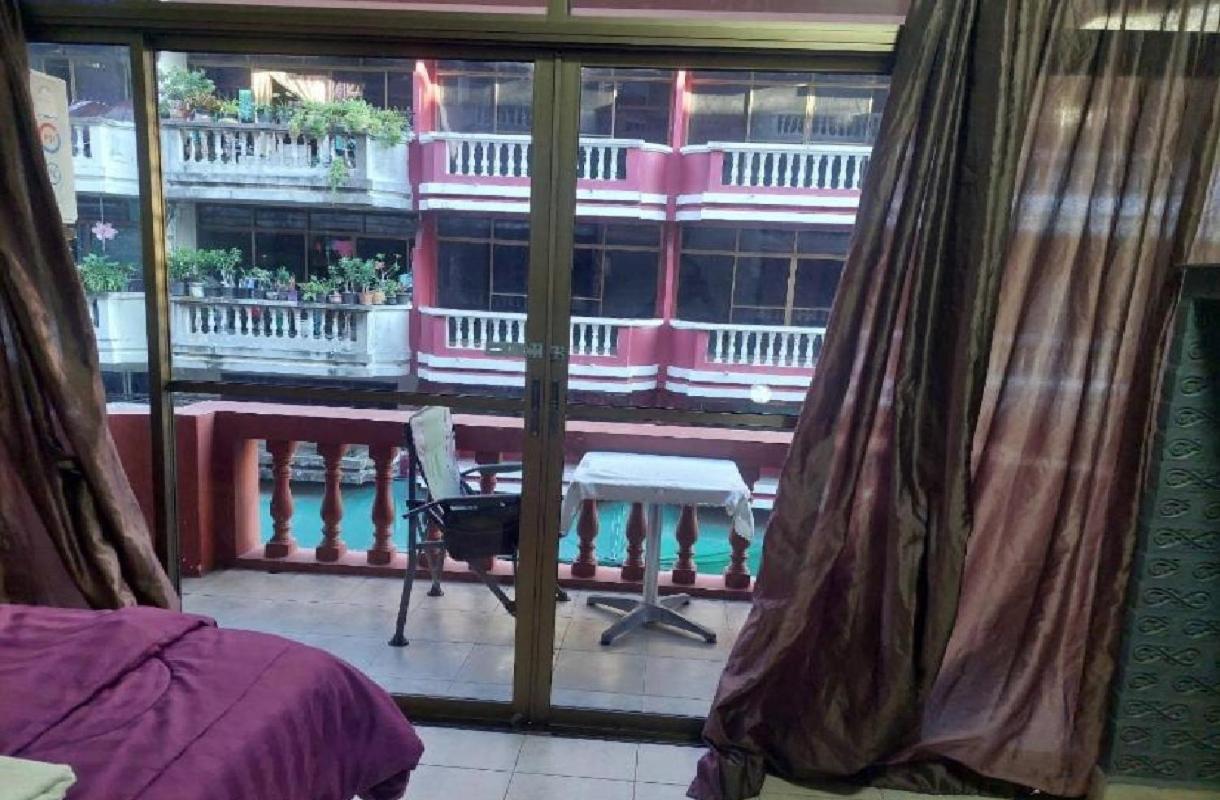 Pluemchai Guesthouse Praia de Jomtien Exterior foto