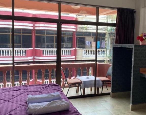 Pluemchai Guesthouse Praia de Jomtien Exterior foto