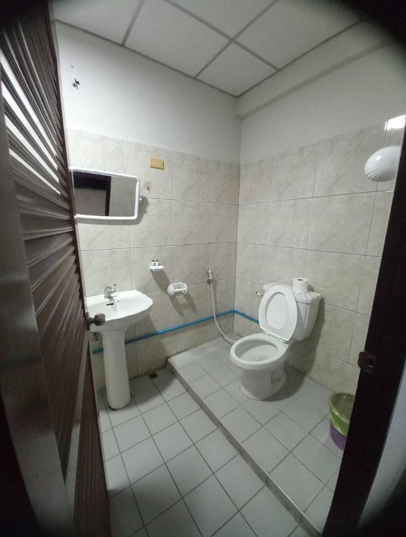 Pluemchai Guesthouse Praia de Jomtien Exterior foto