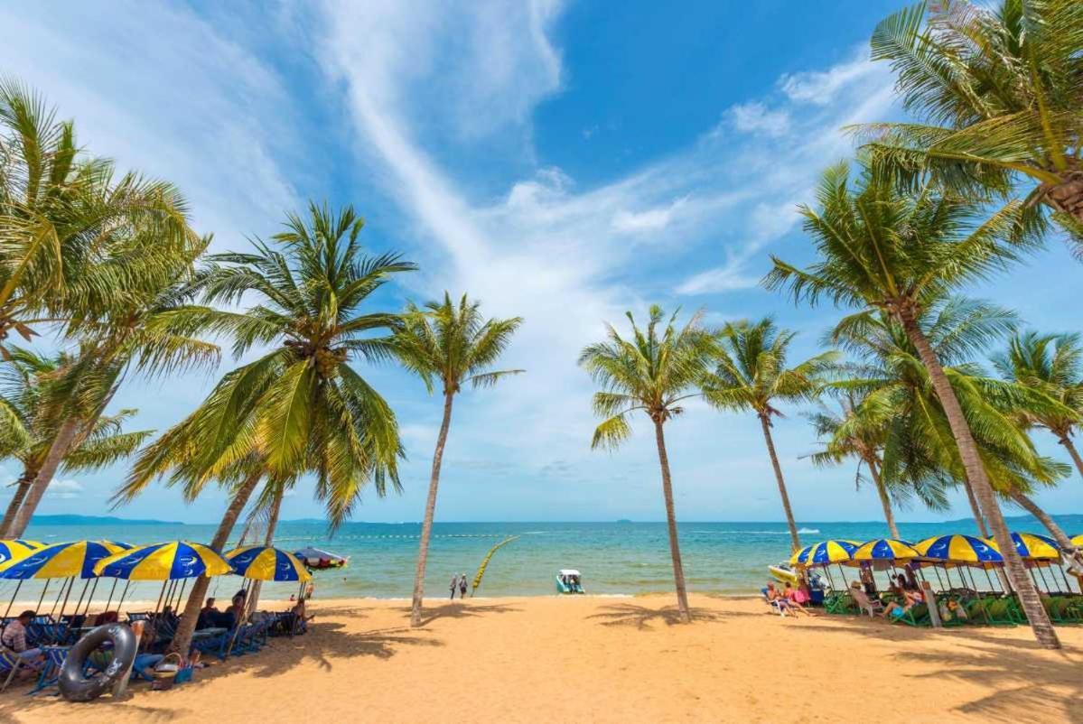 Pluemchai Guesthouse Praia de Jomtien Exterior foto